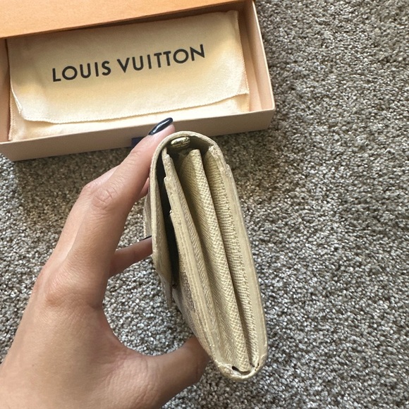 Louis Vuitton Sarah Wallet - Picture 5 of 16